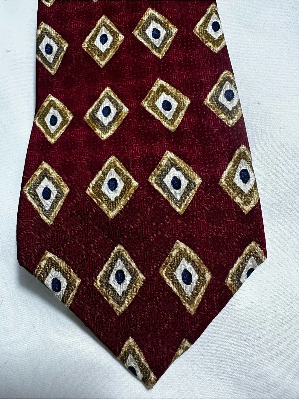 A54. Vintage Roundtree and Yorke Men's Burgundy Geometric Silk Tie